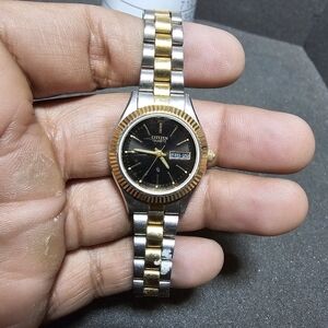 Citizen Ladies Quartz Day Date Watch 6000-r00413 Not Working For Parts Or Repair